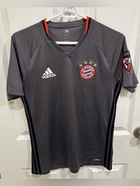 Adidas FC Bayern Munich 2017 Training Soccer Jersey - Size Small